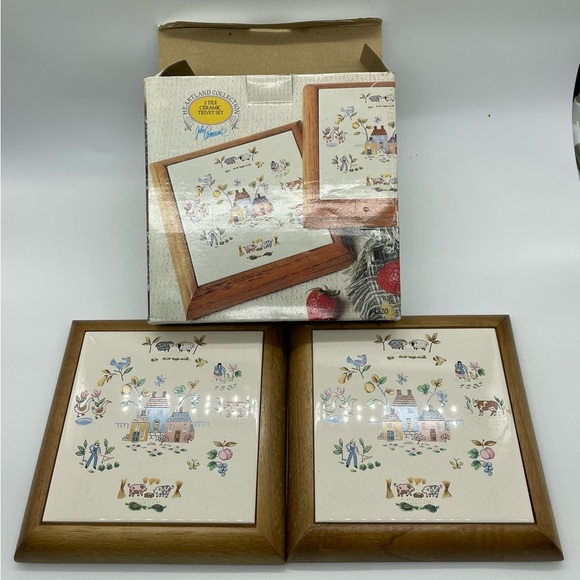 Other - Vintage Heartland Collection Set of Two Trivets in box